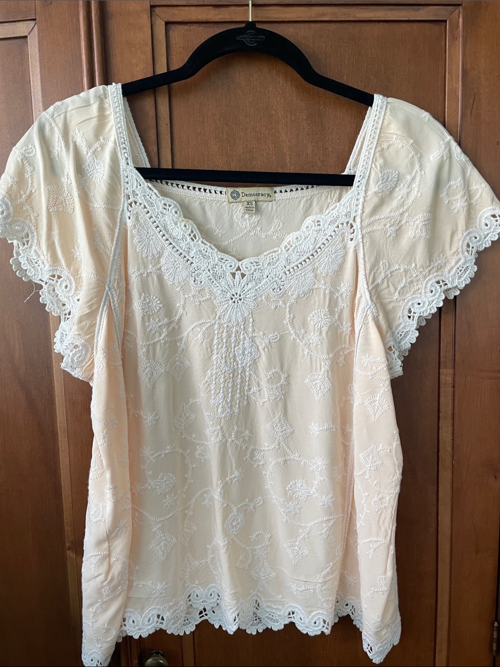 Democracy top yellow/peach xs new never worn s/s lace trim
